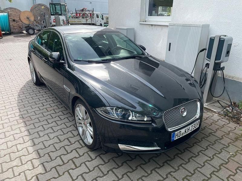 Second-hand Jaguar XF 200 CP (147 kW) 2015 Negru Berlinǎ
