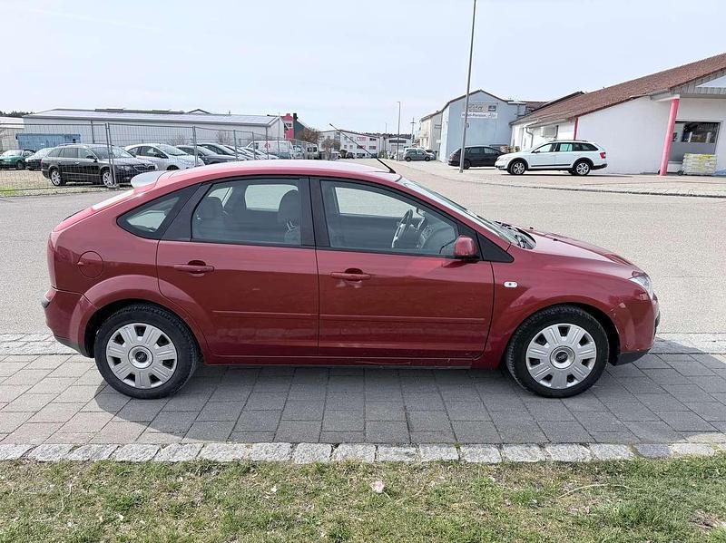 Gebraucht Ford Focus Trend 116 PS (85 kW) 2007 Ruby rouge Limousine