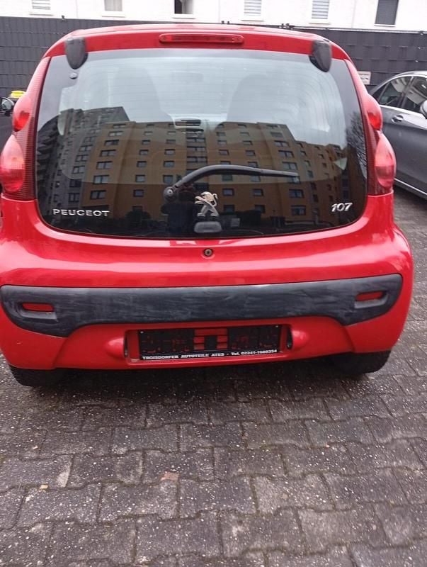 Gebraucht Peugeot 107 68 PS (50 kW) 2014 Rot Kleinwagen