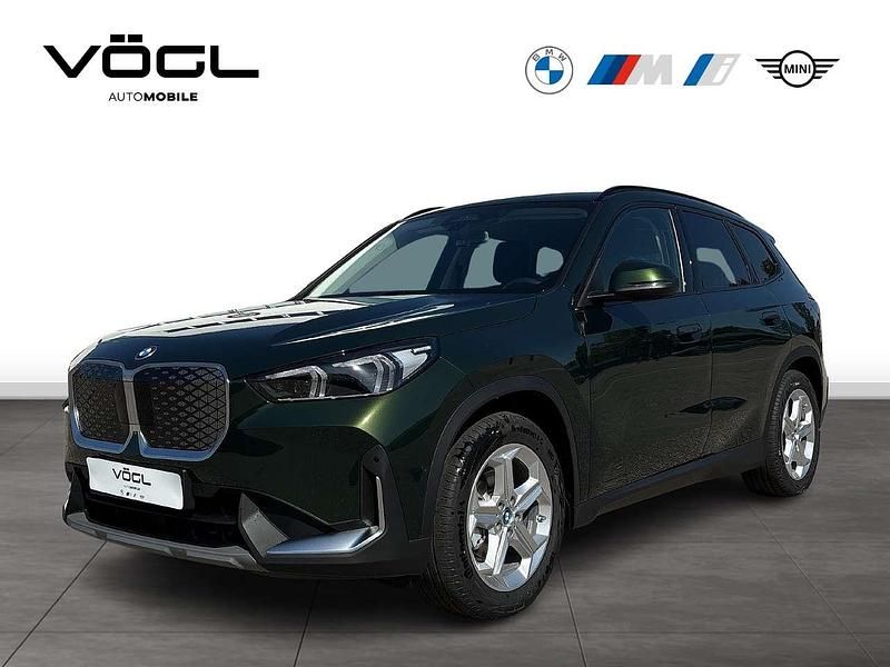 Sanremo green metallic Neu 2025 BMW iX1 SUV | 42.990 € (Guter Preis) - Bild 1/4