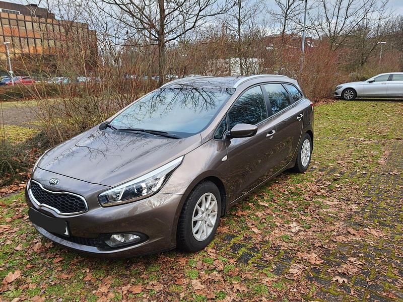 Gebraucht Kia Ceed Spirit 128 PS (94 kW) 2013 Kleinwagen