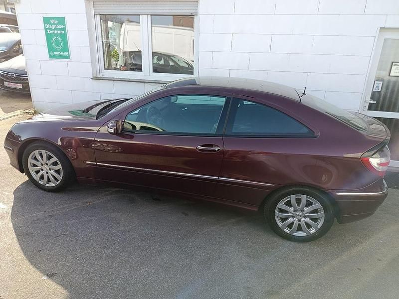 Gebraucht Mercedes C180 143 PS (105 kW) 2008 Rot Coupé