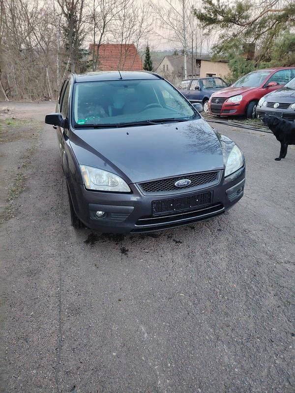 Gebraucht Ford Focus 101 PS (74 kW) 2005 Grau Kombi