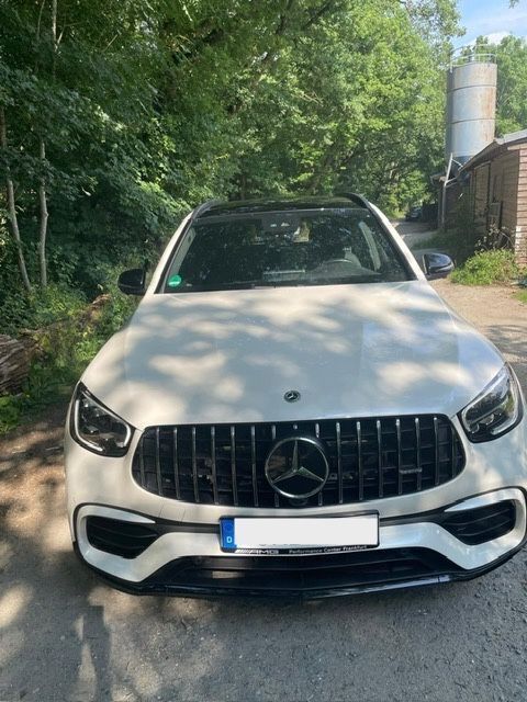 Weiß Gebraucht 2022 Mercedes GLC63 AMG AMG SUV | 69.900 € (Etwas zu teuer) - Bild 1/4