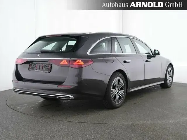 Gebraucht Mercedes E220 Avantgarde 197 PS (144 kW) 2025 Grau Kombi