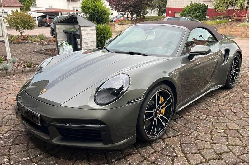 Grün Gebraucht 2024 Porsche 992 Cabrio | 269.000 € - Bild 1/4