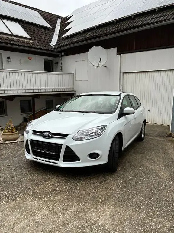 Gebraucht Ford Focus 125 PS (91 kW) 2014 Weiß Limousine