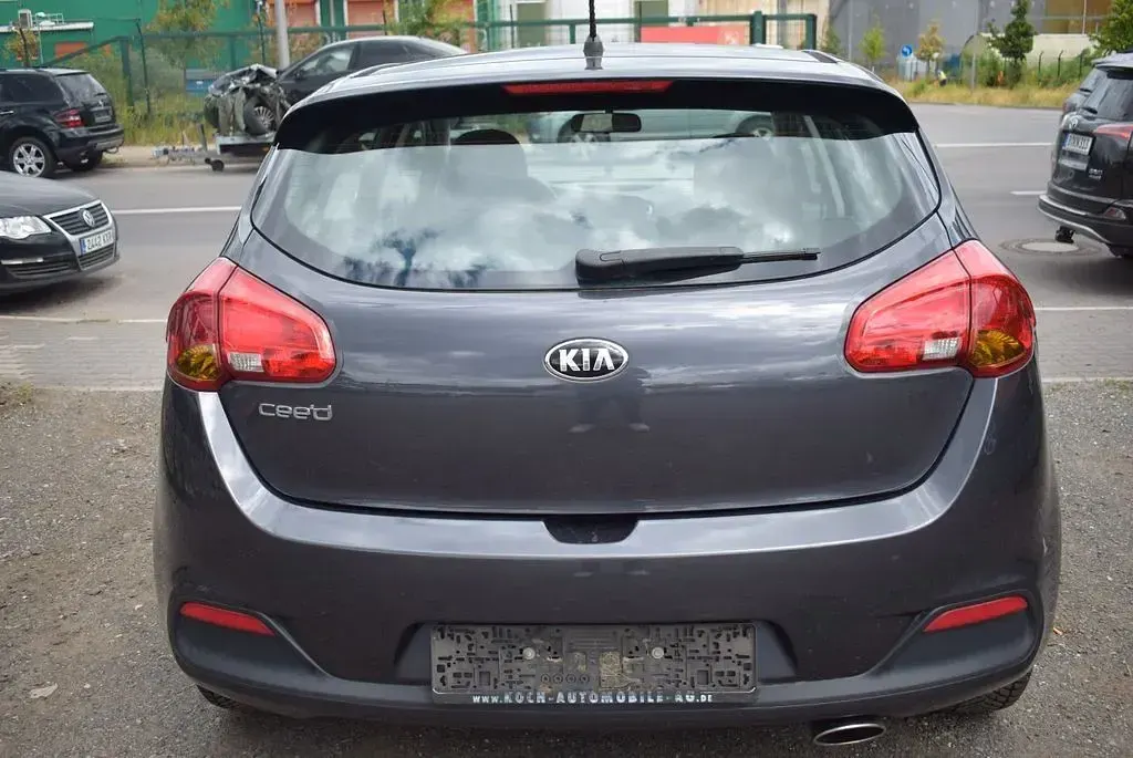 Gebraucht Kia Ceed 99 PS (72 kW) 2013 (e5b) dark gun metal Kleinwagen