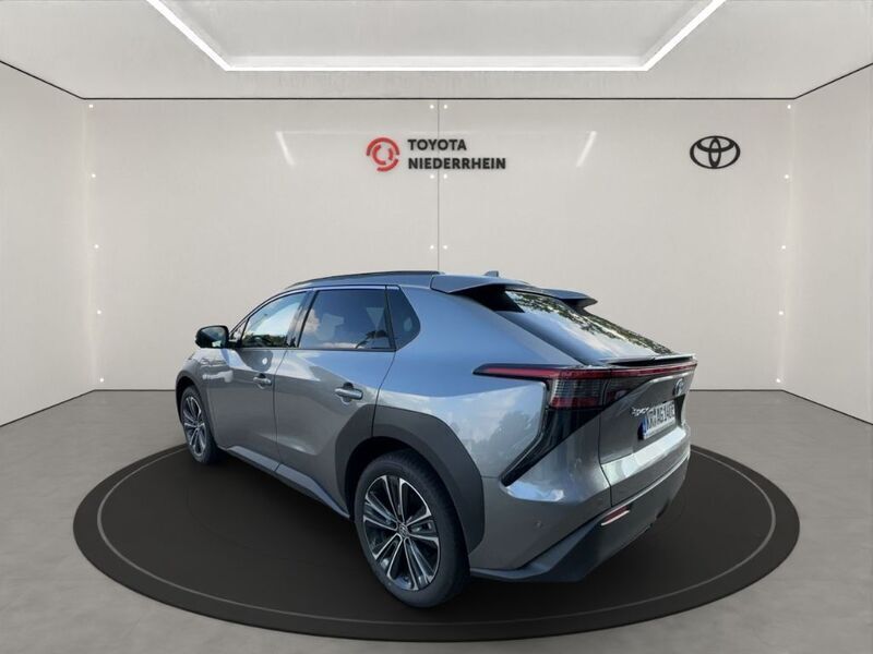Gebraucht Toyota bZ4X Basis 150 kW (204 PS) 2023 Palladiumsilber metallic SUV