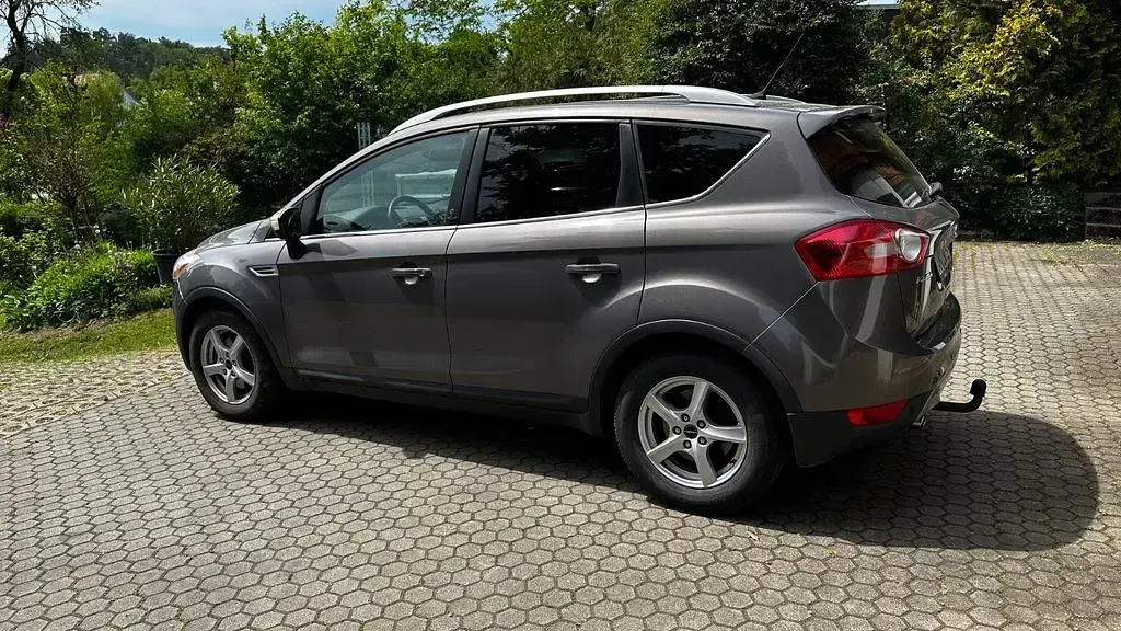 Gebraucht Ford Kuga Champions Edition 140 PS (102 kW) 2012 Grau SUV