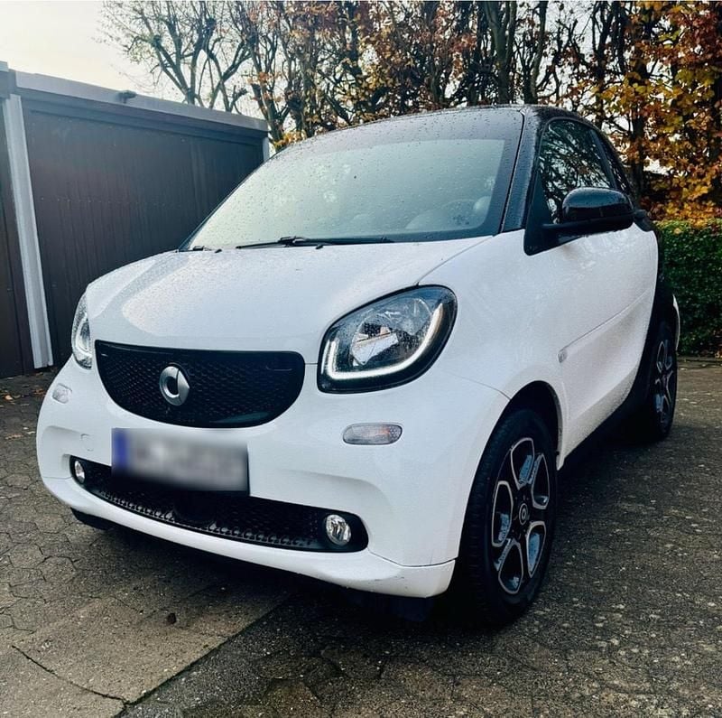 Weiß Gebraucht 2018 Smart ForTwo Electric Drive Prime Kleinwagen | 7.390 € (Fairer Preis) - Bild 1/4