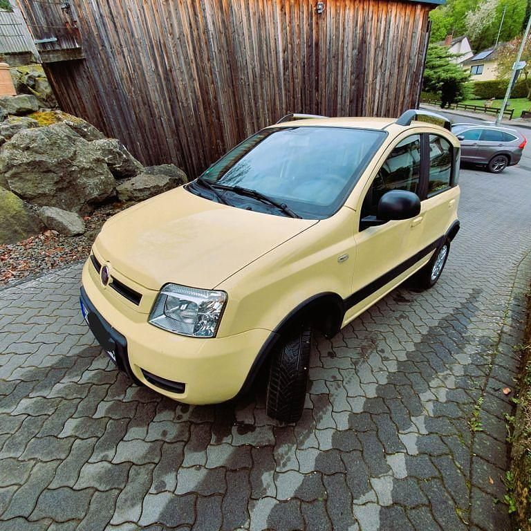 Gelb Gebraucht 2011 Fiat Panda 4x4 Kleinwagen | 4.700 € (Fairer Preis) - Bild 1/4