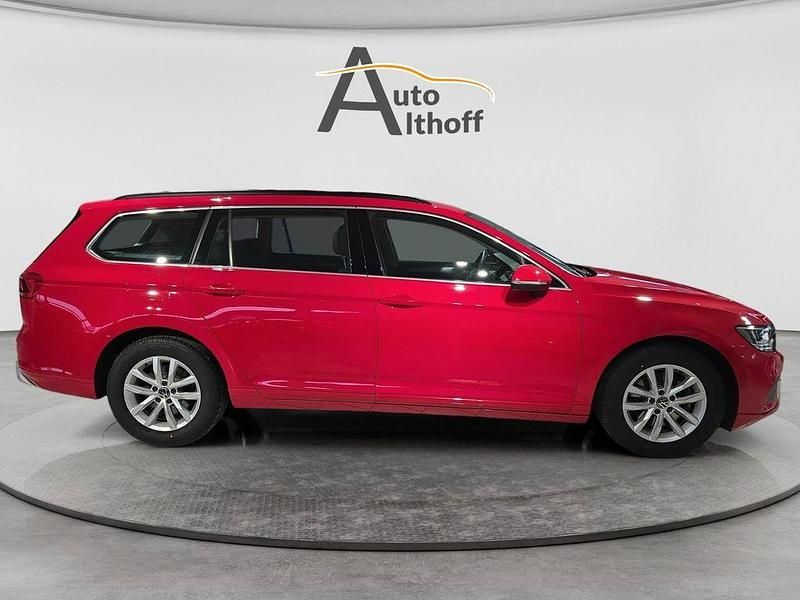 Gebraucht VW Passat Business 122 PS (89 kW) 2023 Rot Kombi