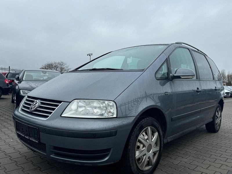 Gebraucht VW Sharan Trendline 140 PS (102 kW) 2009 Grau Van / Kleinbus