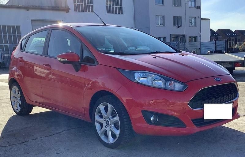 Gebraucht Ford Fiesta Celebration 101 PS (74 kW) 2016 Rot Kleinwagen
