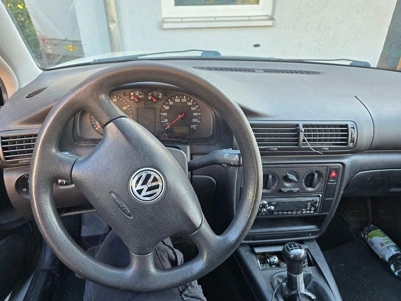 Gebraucht VW Passat 110 PS (80 kW) 1998 Silber Limousine