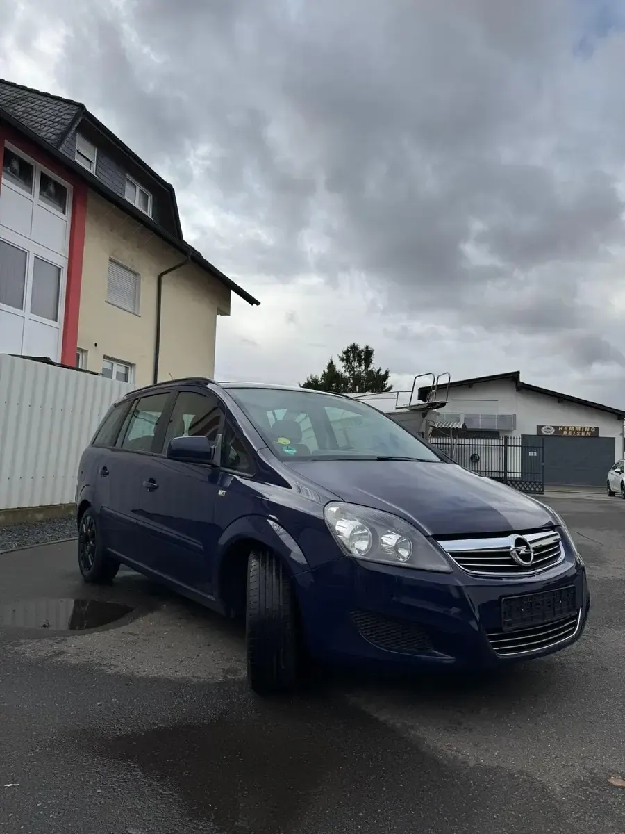 Używany Opel Zafira 110 KM (80 kW) 2012 Niebieski Minivan