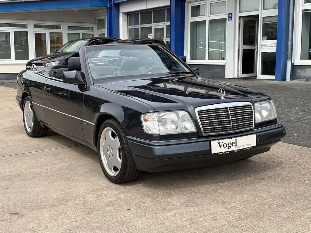 Gebraucht Mercedes E200 Edition 136 PS (100 kW) 1997 Schwarz Cabrio