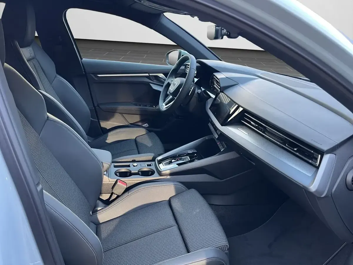 Neu Audi A3 e-tron Advanced 204 PS (150 kW) 2026 Pfeilgrau perleffekt (metallic) Kleinwagen
