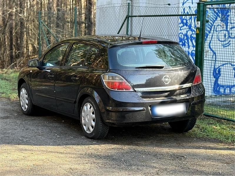 Gebraucht Opel Astra 105 PS (77 kW) 2005 Schwarz Limousine