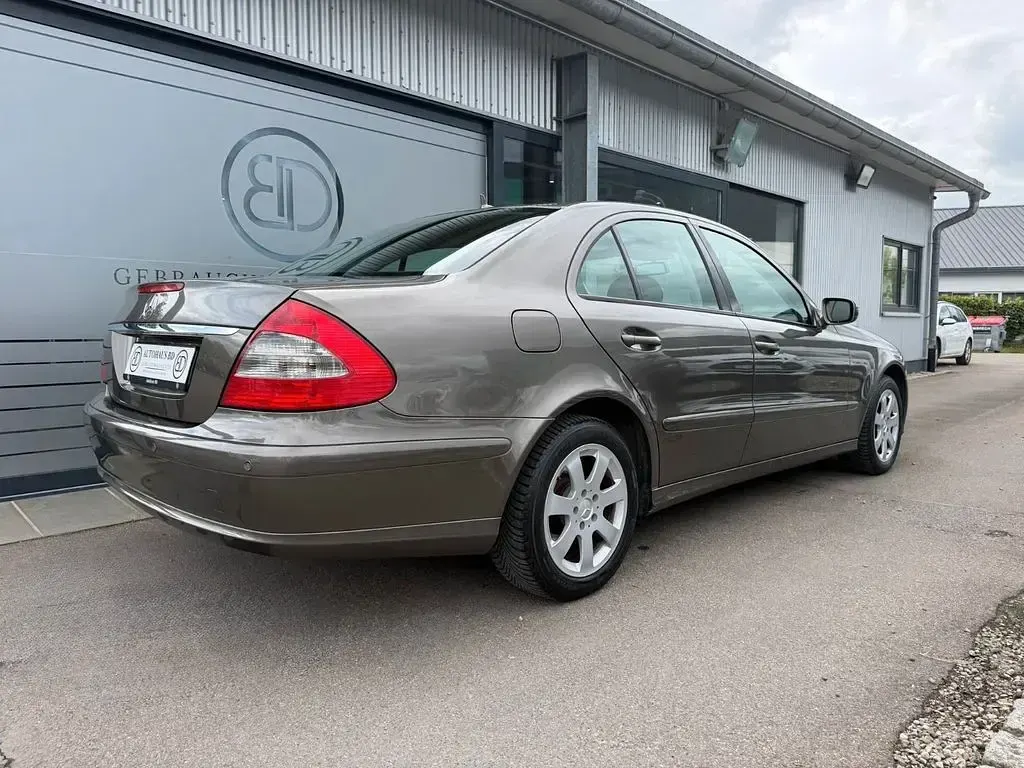 Używany Mercedes E220 170 KM (125 kW) 2008 Szary Sedan/Limuzyna