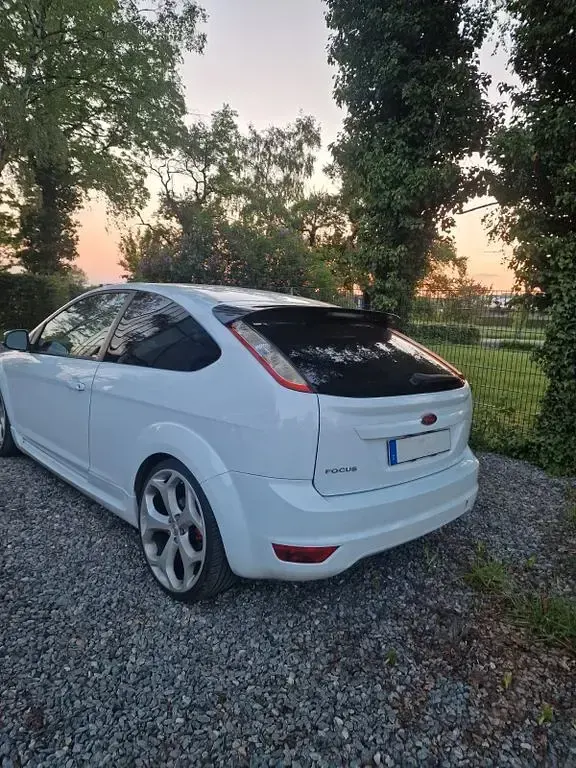 Gebraucht Ford Focus ST 101 PS (74 kW) 2010 Weiß Limousine