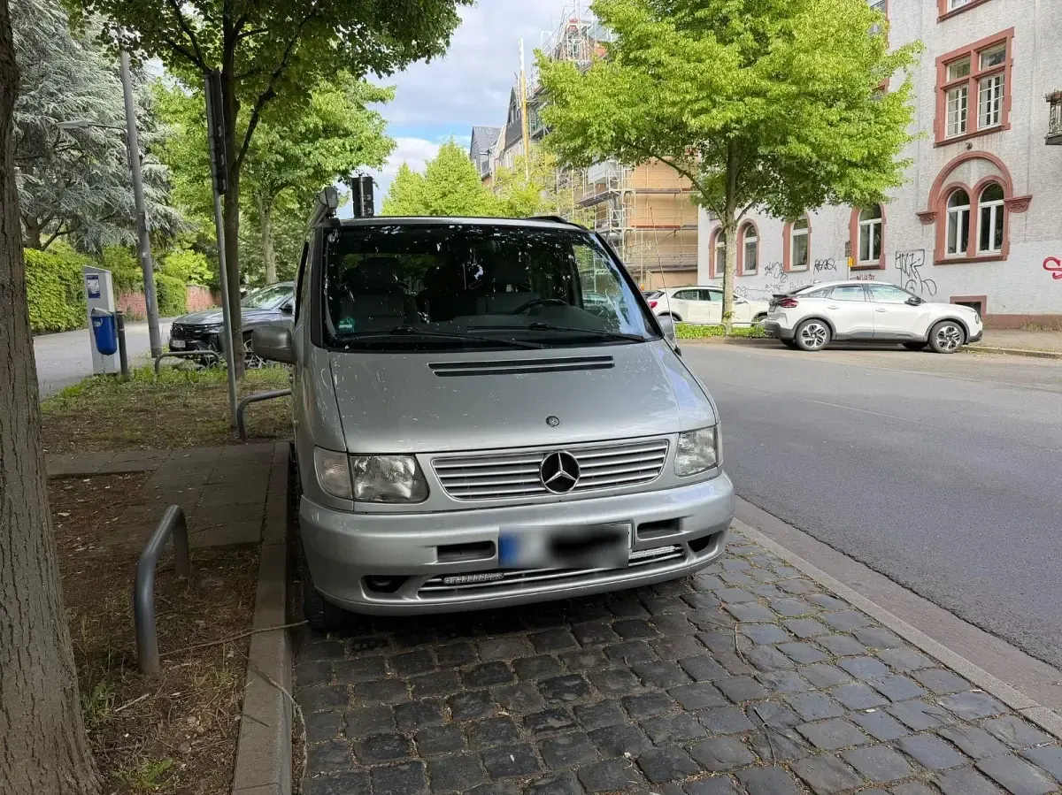 Gebraucht Mercedes V220 122 PS (89 kW) 2002 Silber Van / Kleinbus