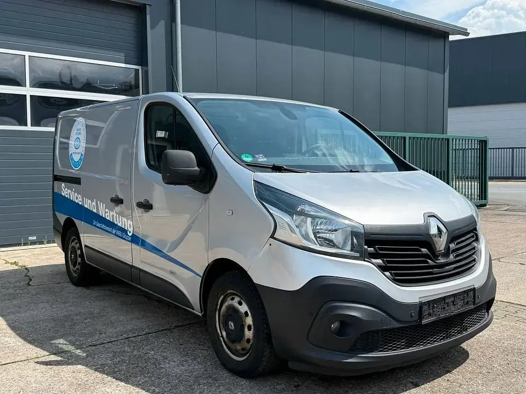 Gebraucht Renault Trafic Komfort 140 PS (102 kW) 2015 Grau Van / Kleinbus