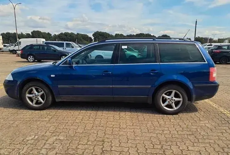 Gebraucht VW Passat 131 PS (96 kW) 2002 Blau Kombi