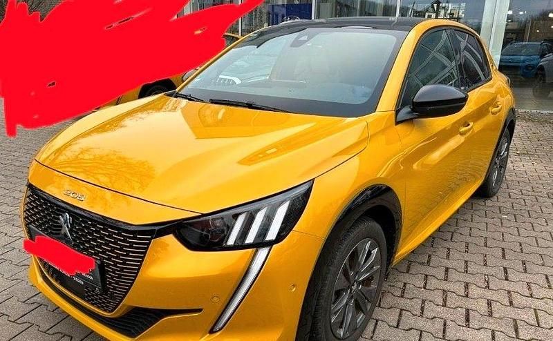 Gold Gebraucht 2021 Peugeot e-208 GT Kleinwagen | 15.150 € (Guter Preis) - Bild 1/4