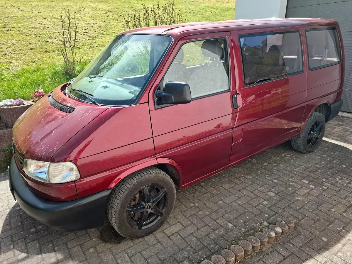 Second-hand VW Caravelle 151 CP (111 kW) 2000 Roșu Van