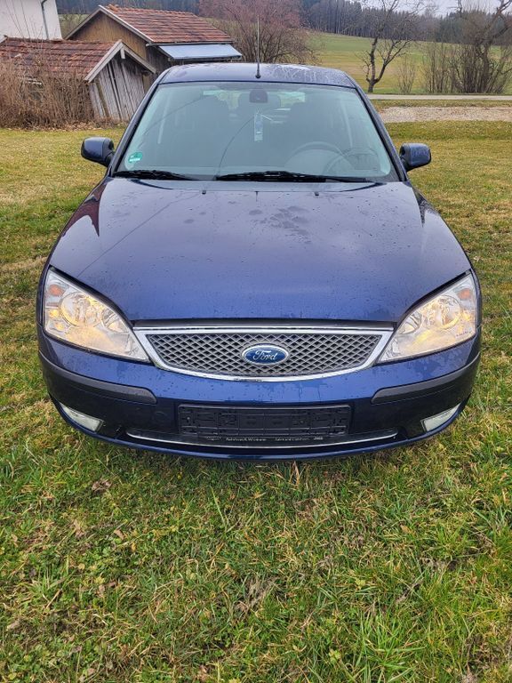 Blau Gebraucht 2004 Ford Mondeo Ghia Limousine | 2.199 € (Etwas zu teuer) - Bild 1/4