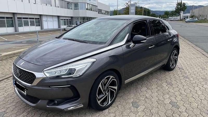 Grau Gebraucht 2017 DS Automobiles DS5 Business Class Kleinwagen | 10.800 € (Fairer Preis) - Bild 1/4