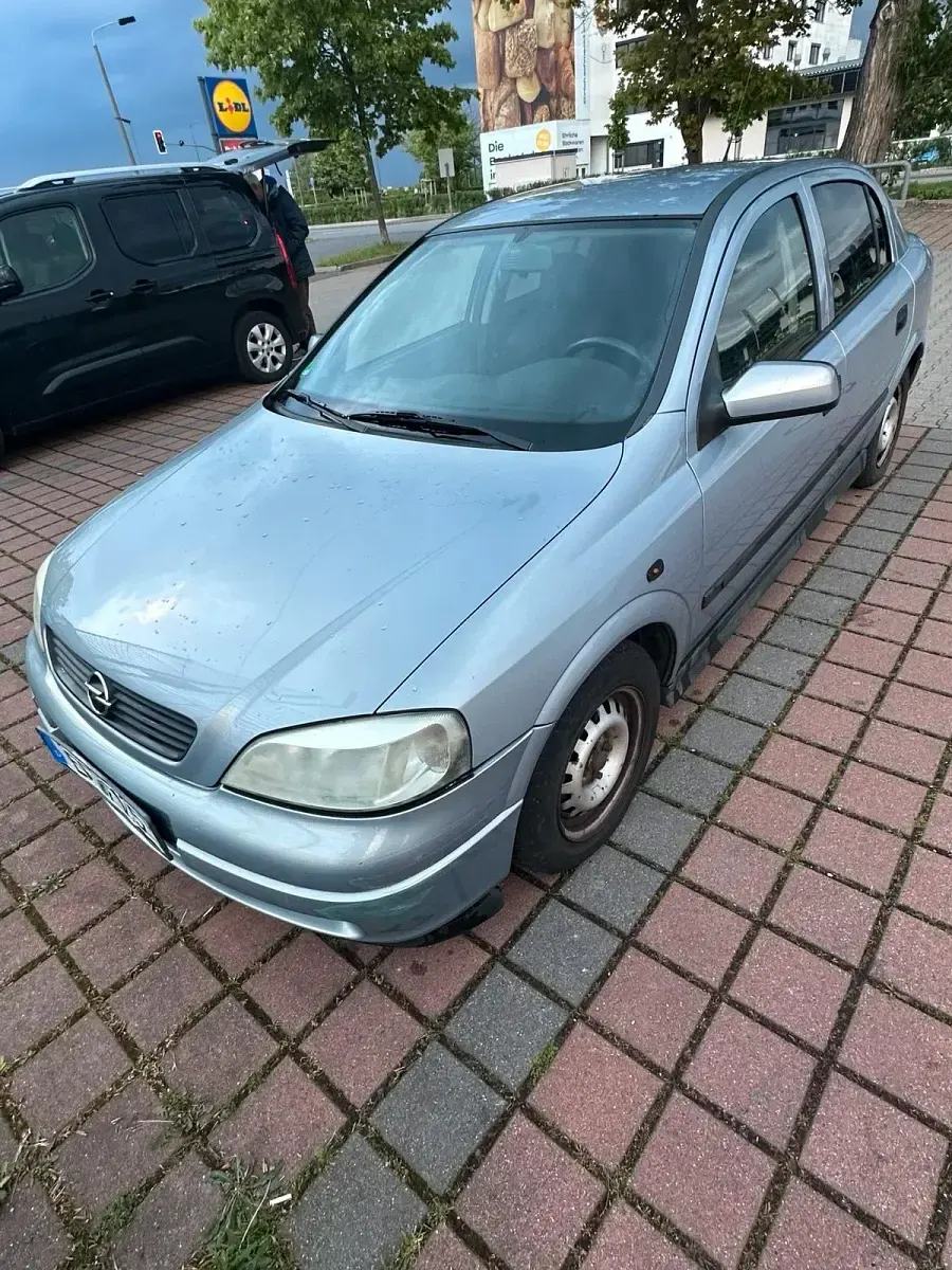 Używany Opel Astra 101 KM (74 kW) 2001 Srebrny Sedan/Limuzyna