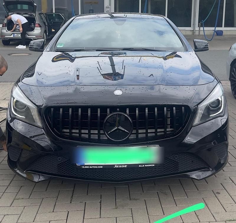 Schwarz Gebraucht 2014 Mercedes CLA180 Limousine | 15.999 € (Teuer) - Bild 1/4