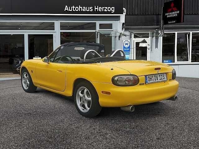 Second-hand Mazda MX5 110 CP (80 kW) 2000 Galben Cabrio