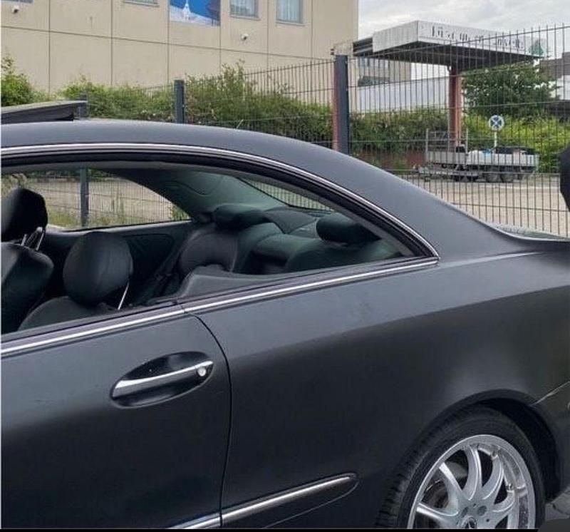 Schwarz Gebraucht 2003 Mercedes CLK320 Coupé | 4.200 € (Fairer Preis) - Bild 1/4