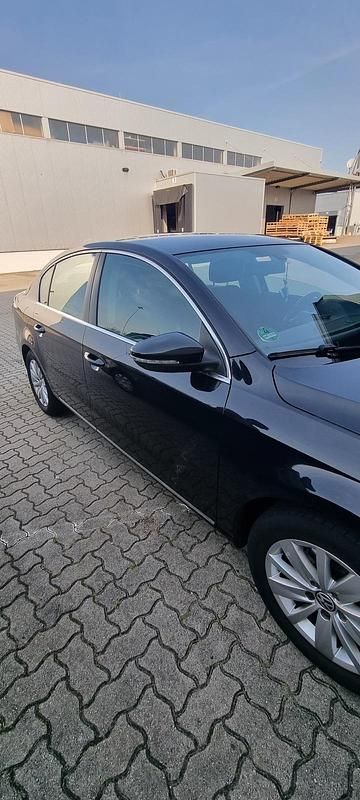 Gebraucht VW Passat 122 PS (89 kW) 2011 Schwarz Limousine