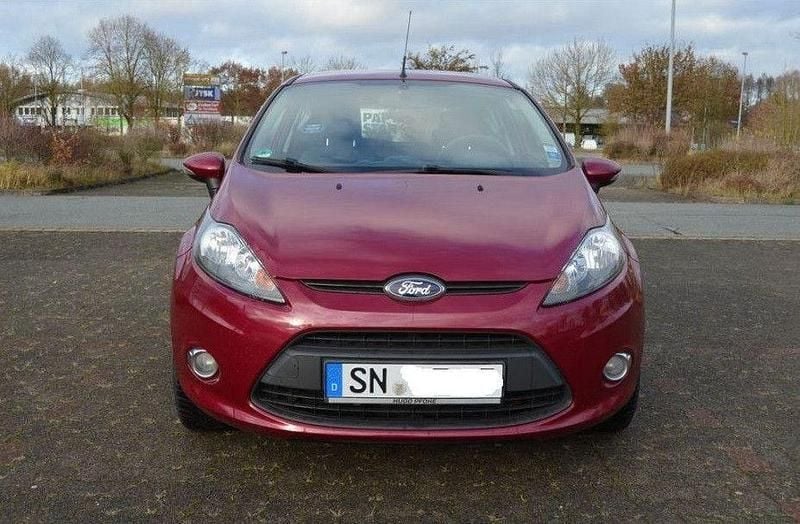 Gebraucht Ford Fiesta Champions Edition 60 PS (44 kW) 2012 Rot Kleinwagen