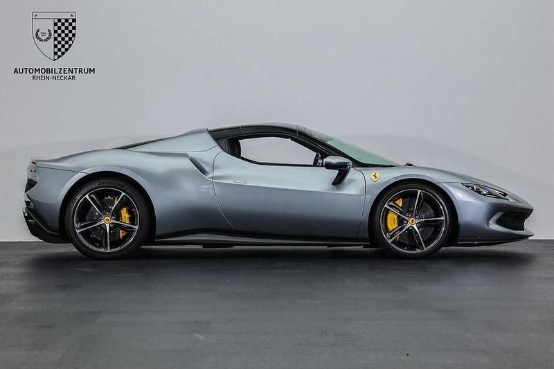 Gebraucht Ferrari 296 829 PS (609 kW) 2023 Grau Cabrio