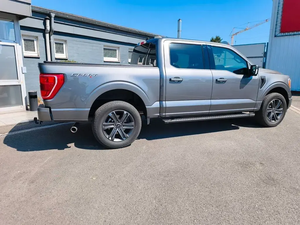 Gebraucht Ford V8 401 PS (294 kW) 2025 Grau SUV
