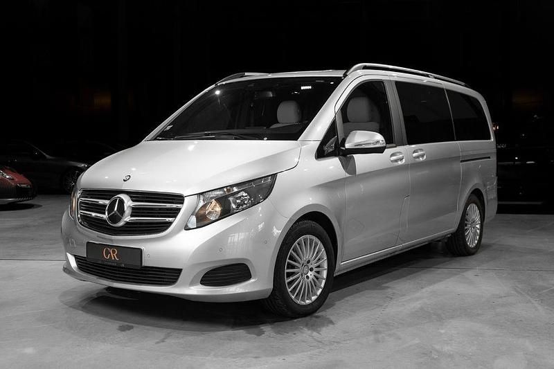 Silber Gebraucht 2016 Mercedes V220 Edition Van / Kleinbus | 33.000 € (Superpreis) - Bild 1/4