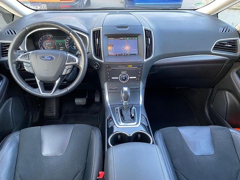 Gebraucht Ford S-MAX Titanium 179 PS (131 kW) 2015 Grau Van / Kleinbus