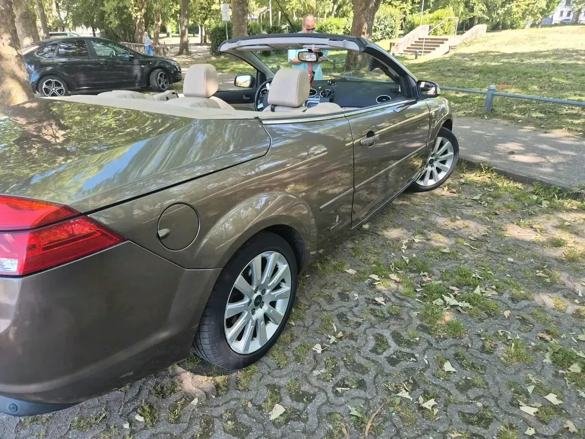 Gebraucht Ford Focus Cabriolet 145 PS (106 kW) 2007 Braun Cabrio