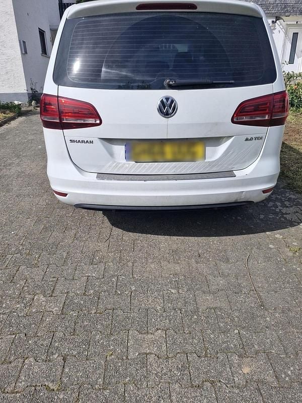 Second-hand VW Sharan 150 CP (110 kW) 2016 Alb Monovolum