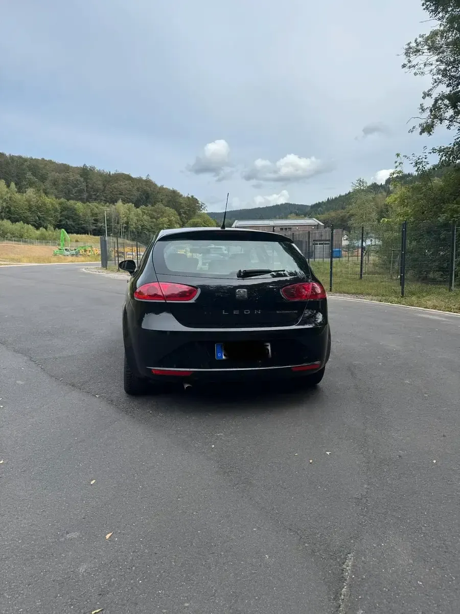 Gebraucht Seat Leon 105 PS (77 kW) 2012 Schwarz Limousine