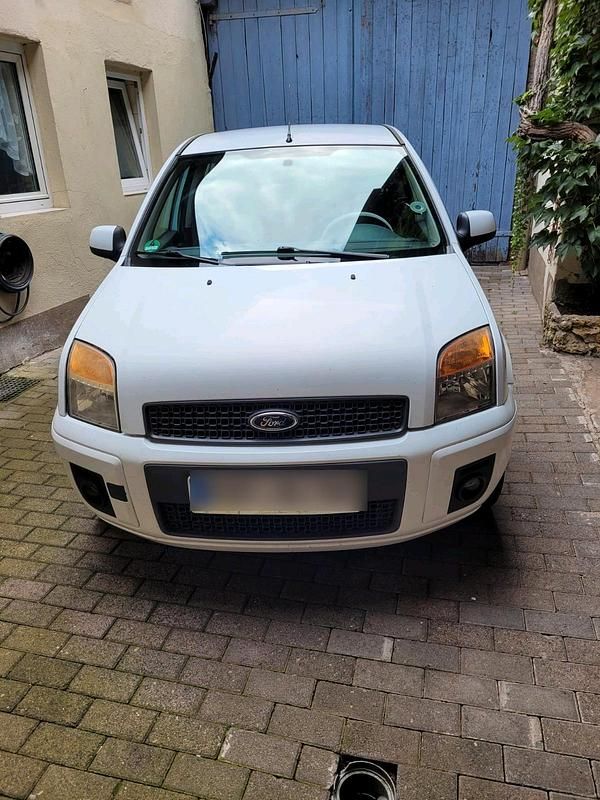 Weiß Gebraucht 2011 Ford Fusion Van / Kleinbus | 2.495 € (Fairer Preis) - Bild 1/4