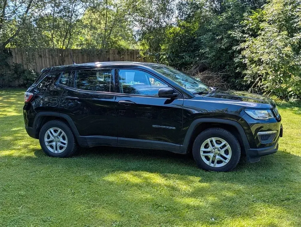 Gebraucht Jeep Compass Sport 120 PS (88 kW) 2018 Schwarz SUV