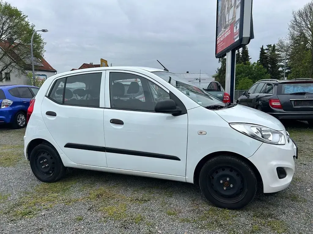 Gebraucht Hyundai i10 Edition 69 PS (50 kW) 2013 Weiß Kleinwagen
