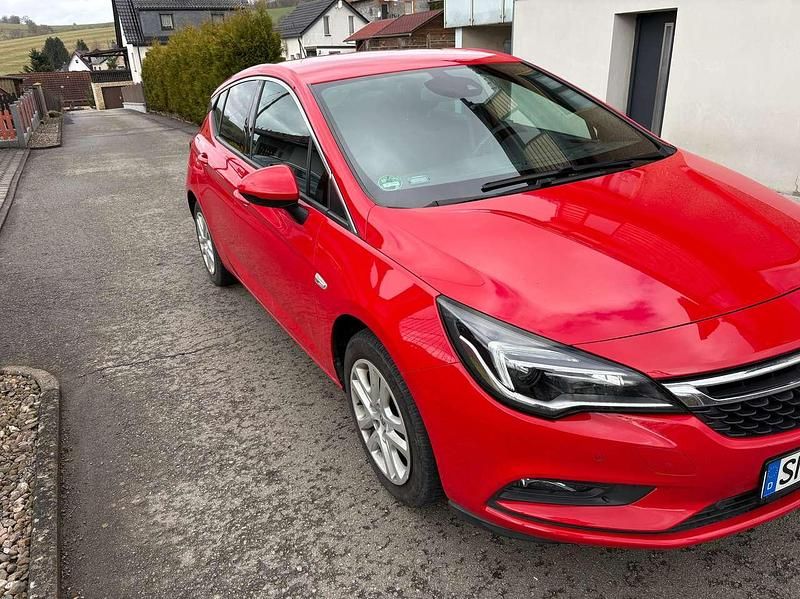 Gebraucht Opel Astra Innovation 125 PS (91 kW) 2017 Rot Limousine
